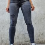 157: SKINNY DENIM GRIS CON EFECTO DESGASTADO