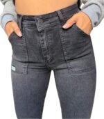 221N: SKINNY DENIM NEGRO LAVADO CON BOLSILLOS