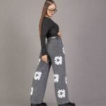 Curva 159 WIDE LEG DENIM GRIS FLORES - Imagen 4
