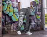 Curva B248 WIDE LEG GRIS LETRAS ESTAMPA Y ROTURA - Imagen 3